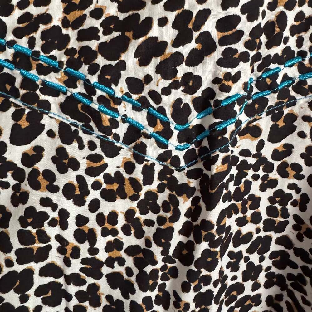 Cowgirl Hardware Leopard Print Western Button-Up Shirt with Teal Embroidery Med - Picture 9 of 12